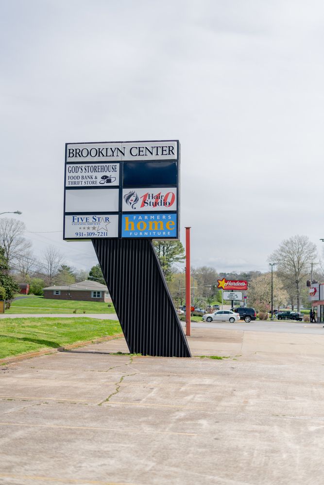 Brooklyn Shopping Center: 923-951 East College Street, Pulaski, TN 38478